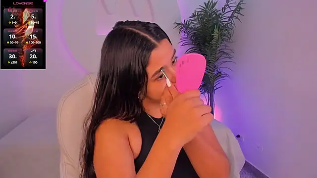 Snapshot of Ariana_Pierce chatting on December 2025 12:34:02 PM Ariana Pierce online show from December 2025 12:34:02 PM