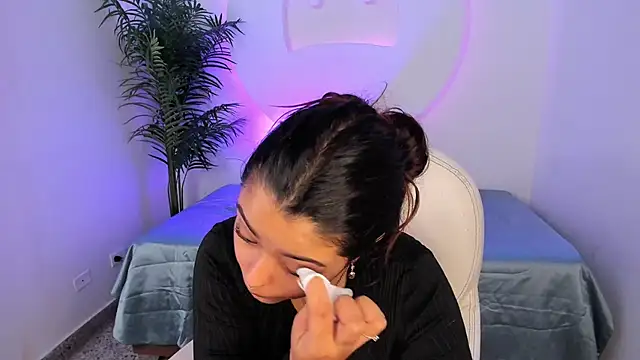 Snapshot of Ariana_Pierce chatting on December 2025 12:34:02 PM Ariana Pierce online show from December 2025 12:34:02 PM