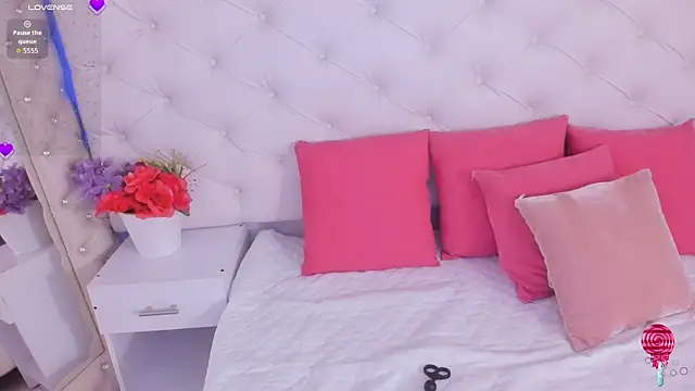 anchela-garcia1 online show from September 2025 12:16:02 PM