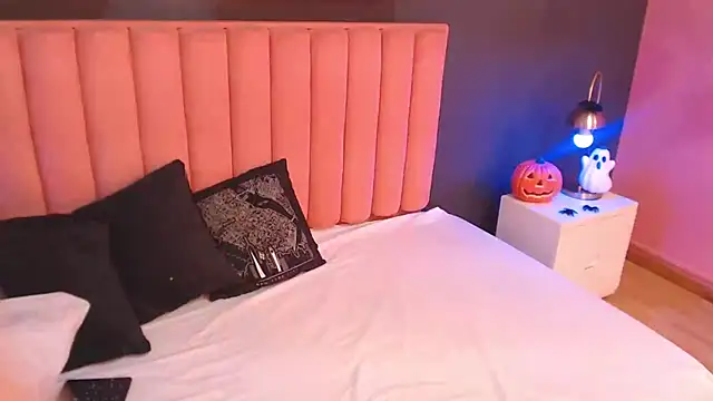 CrystalWoods94 online show from October 2025 01:56:02 PM