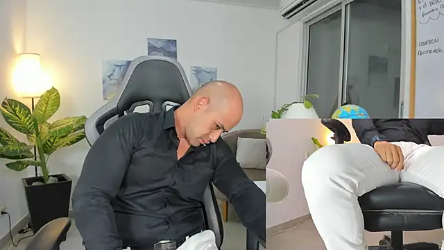 Snapshot of ryan_master_ chatting on December 2024 10:13:01 AM ryan master online show from December 2024 10:13:01 AM