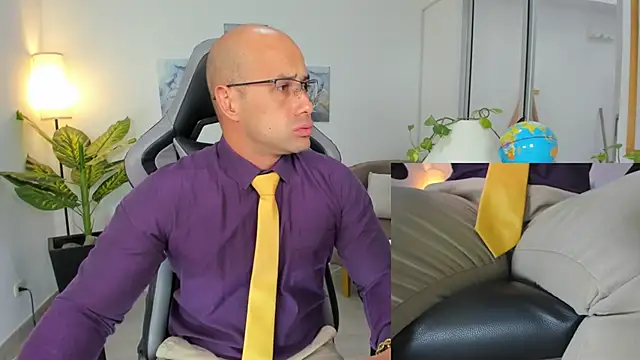 Snapshot of ryan_master_ chatting on December 2024 01:17:02 PM ryan master online show from December 2024 01:17:02 PM