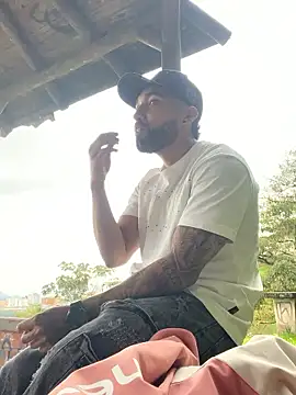 Snapshot of Sweet_and_caramel chatting on January 2026 09:02:02 PM Sweet and caramel online show from January 2026 09:02:02 PM