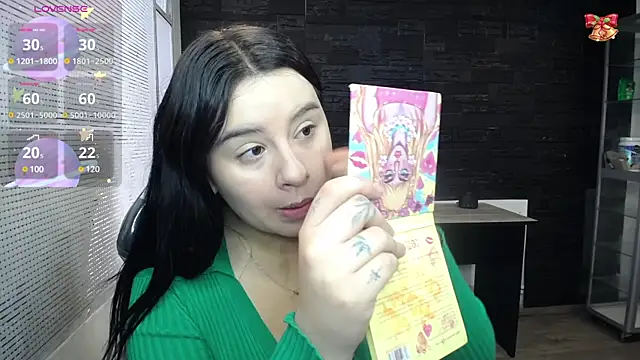 Snapshot of SaraBraun_ chatting on December 2024 01:43:02 PM SaraBraun online show from December 2024 01:43:02 PM