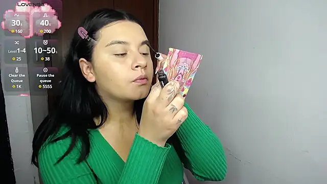 Snapshot of SaraBraun_ chatting on February 2025 03:03:01 PM SaraBraun online show from February 2025 03:03:01 PM
