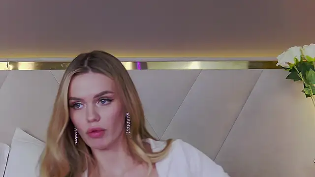 Snapshot of KristinaMaers chatting on February 2025 11:55:02 PM KristinaMaers online show from February 2025 11:55:02 PM