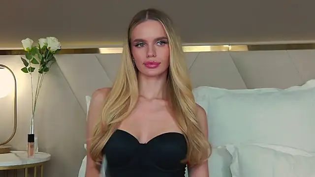 Snapshot of KristinaMaers chatting on December 2025 12:04:02 AM KristinaMaers online show from December 2025 12:04:02 AM