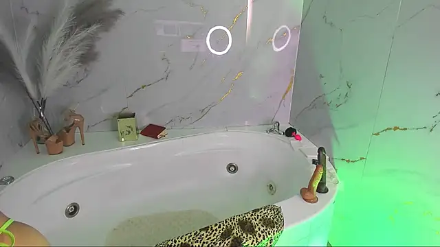 Summer Rosee online show from February 2025 04:04:01 PM