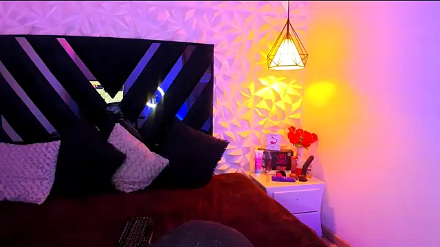 Summer Rosee online show from March 2025 12:45:01 PM