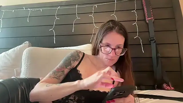 Snapshot of yourstrulylivy69 chatting on February 2025 03:37:02 PM yourstrulylivy69 online show from February 2025 03:37:02 PM