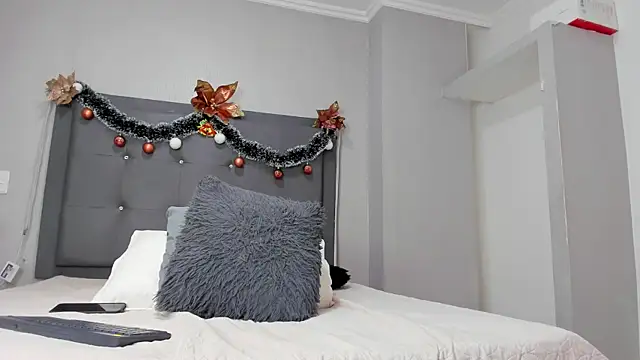 Snapshot of Milaspetite chatting on December 2024 10:50:01 PM Milaspetite online show from December 2024 10:50:01 PM
