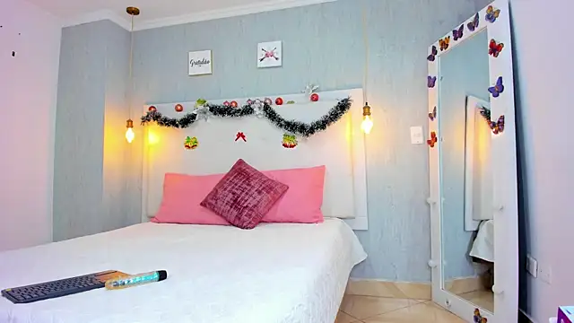 Snapshot of Milaspetite chatting on December 2024 08:45:01 PM Milaspetite online show from December 2024 08:45:01 PM