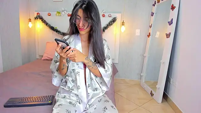 Snapshot of Milaspetite chatting on December 2024 08:50:01 PM Milaspetite online show from December 2024 08:50:01 PM