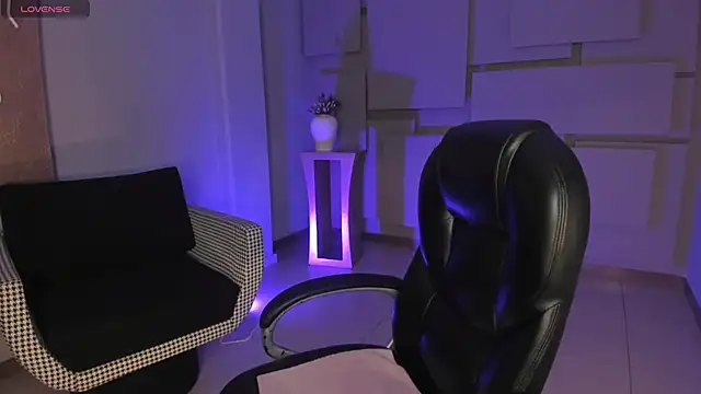 Snapshot of MiaFarrell_ chatting on November 2025 06:18:01 PM MiaFarrell online show from November 2025 06:18:01 PM