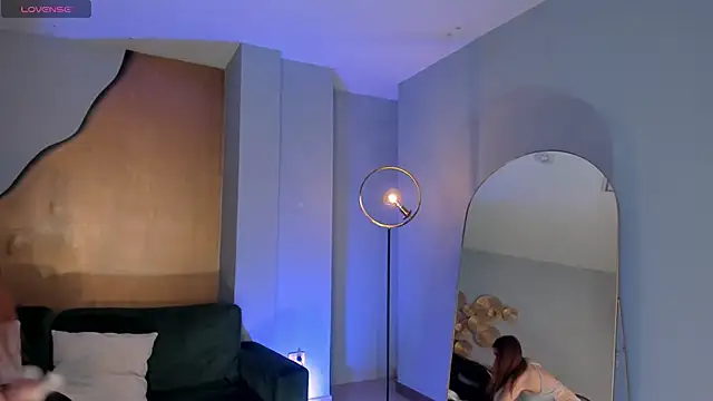 Snapshot of MiaFarrell_ chatting on November 2025 06:08:01 PM MiaFarrell online show from November 2025 06:08:01 PM