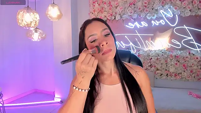 IsabelBornner online show from December 2025 06:49:02 PM