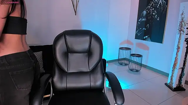 BellaCarteer  online show from November 2025 01:10:01 PM