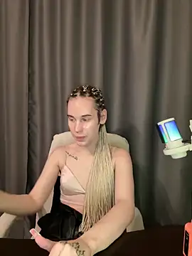 Snapshot of Cassie_Bae chatting on December 2024 02:27:02 PM Cassie Bae online show from December 2024 02:27:02 PM