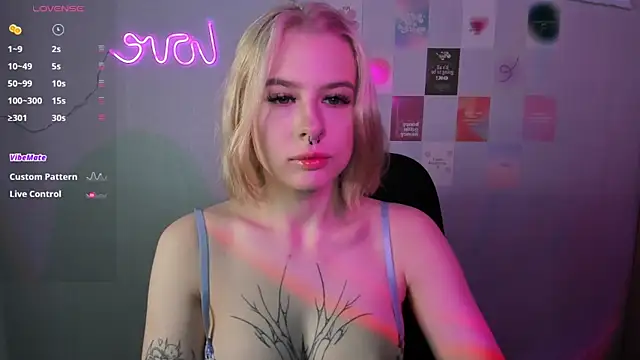 Snapshot of tender_kiitty chatting on December 2024 07:33:02 AM tender kiitty online show from December 2024 07:33:02 AM