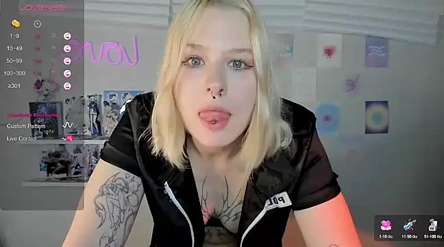 Snapshot of tender_kiitty chatting on January 2025 01:40:01 PM tender kiitty online show from January 2025 01:40:01 PM