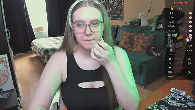 Snapshot of Alice_Dreamgirl_ chatting on April 2026 12:29:02 PM Alice Dreamgirl online show from April 2026 12:29:02 PM