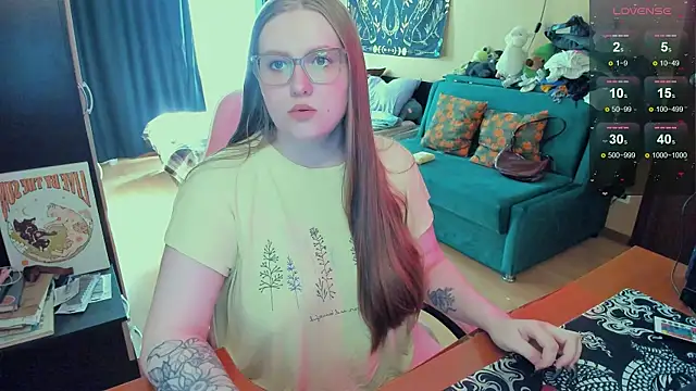 Snapshot of Alice_Dreamgirl_ chatting on May 2026 01:30:01 PM Alice Dreamgirl online show from May 2026 01:30:01 PM