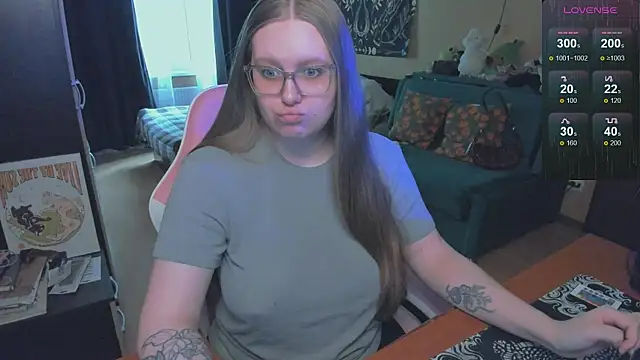 Snapshot of Alice_Dreamgirl_ chatting on May 2026 11:20:01 AM Alice Dreamgirl online show from May 2026 11:20:01 AM