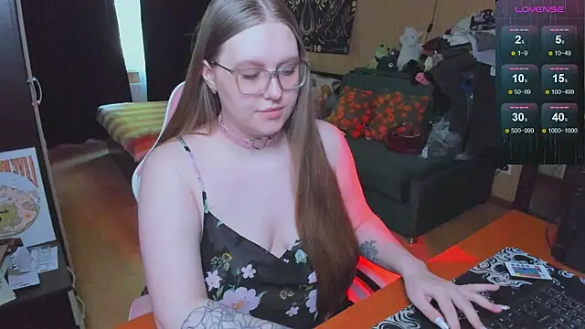 Snapshot of Alice_Dreamgirl_ chatting on June 2026 09:48:02 AM Alice Dreamgirl online show from June 2026 09:48:02 AM