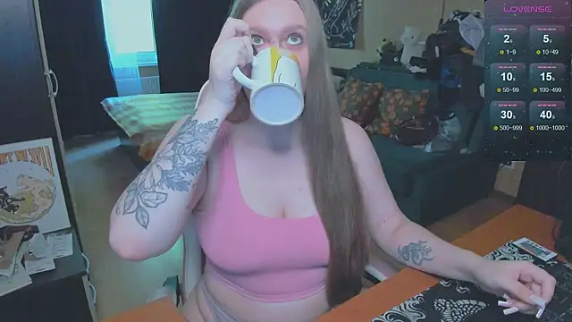 Snapshot of Alice_Dreamgirl_ chatting on June 2026 10:19:01 AM Alice Dreamgirl online show from June 2026 10:19:01 AM