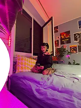 Snapshot of littlewitchxoxo chatting on December 2024 08:37:02 PM littlewitchxoxo online show from December 2024 08:37:02 PM