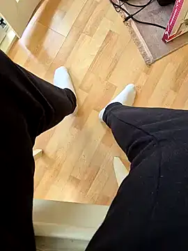 Snapshot of dirtynylonboy33 chatting on December 2024 12:22:01 PM dirtynylonboy33 online show from December 2024 12:22:01 PM