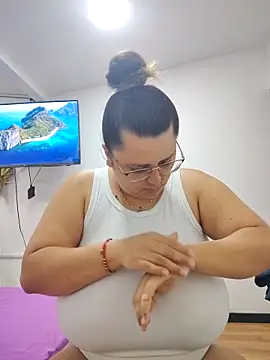 Miss balloonsmila online show from September 2025 04:25:02 AM