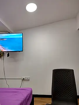 Miss balloonsmila online show from October 2025 04:59:02 PM