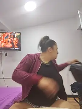 Miss balloonsmila online show from October 2025 02:22:02 AM