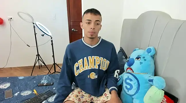 Snapshot of twink_latino5 chatting on December 2024 12:39:02 AM twink latino5 online show from December 2024 12:39:02 AM