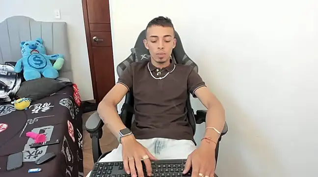 Snapshot of twink_latino5 chatting on December 2024 09:54:02 PM twink latino5 online show from December 2024 09:54:02 PM