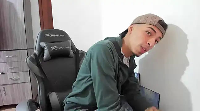 Snapshot of twink_latino5 chatting on March 2025 02:04:02 PM twink latino5 online show from March 2025 02:04:02 PM