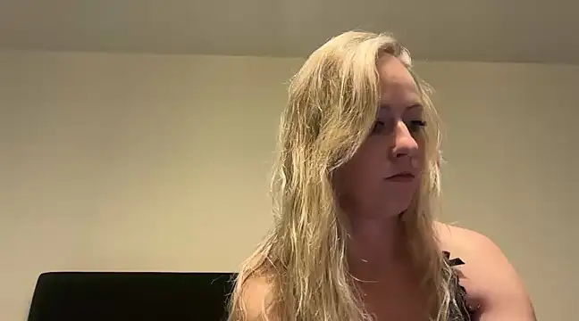 Snapshot of Emmy_frenchie chatting on January 2025 08:02:01 PM Emmy frenchie online show from January 2025 08:02:01 PM