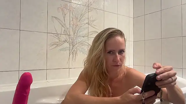 Snapshot of Emmy_frenchie chatting on September 2025 06:53:02 PM Emmy frenchie online show from September 2025 06:53:02 PM