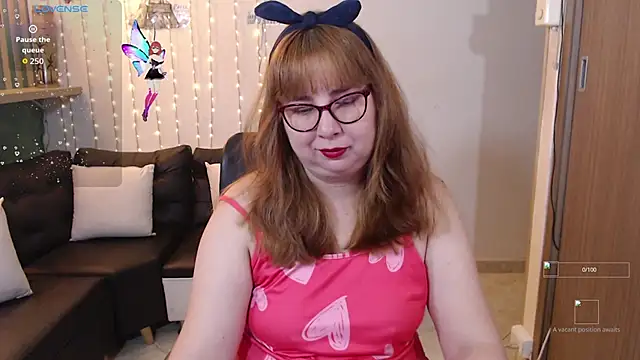 chloe prg online show from November 2025 01:33:02 PM