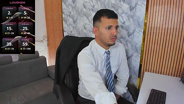 Hideintheoffice online show from November 2025 03:56:02 PM