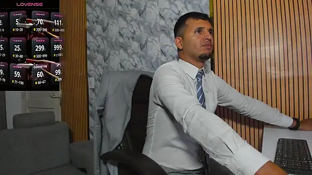 Hideintheoffice online show from December 2025 05:16:01 AM