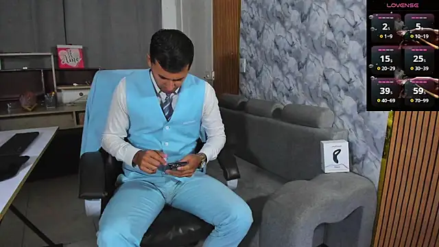 Snapshot of Hideintheoffice chatting on February 2026 03:27:02 AM Hideintheoffice online show from February 2026 03:27:02 AM