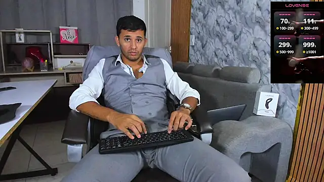 Snapshot of Hideintheoffice chatting on February 2026 06:40:02 AM Hideintheoffice online show from February 2026 06:40:02 AM