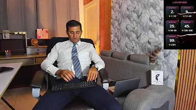 Snapshot of Hideintheoffice chatting on February 2026 04:39:02 AM Hideintheoffice online show from February 2026 04:39:02 AM