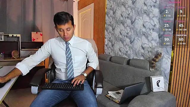 Snapshot of Hideintheoffice chatting on February 2026 01:13:02 AM Hideintheoffice online show from February 2026 01:13:02 AM