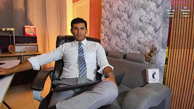 Snapshot of Hideintheoffice chatting on February 2026 05:26:01 AM Hideintheoffice online show from February 2026 05:26:01 AM