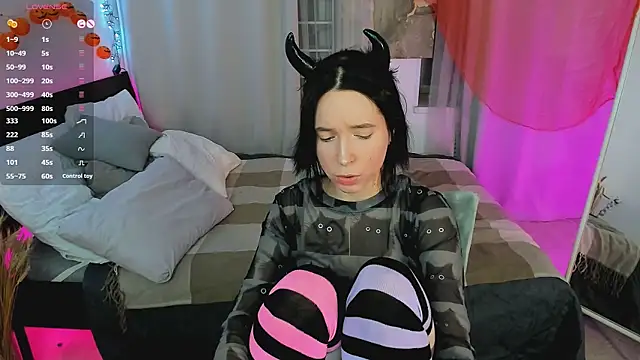 lilithlunna online show from October 2025 12:56:01 PM