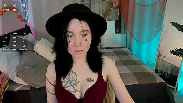 lilithlunna online show from October 2025 02:42:02 PM