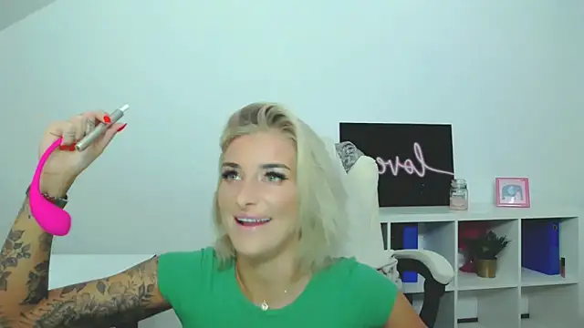 Lia Benini online show from January 2025 01:19:01 PM